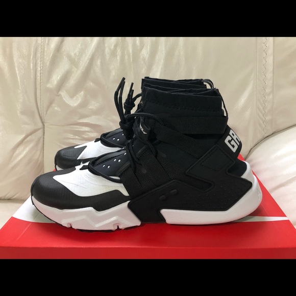 Nike Air Huarache Gripp Black And White Off 76